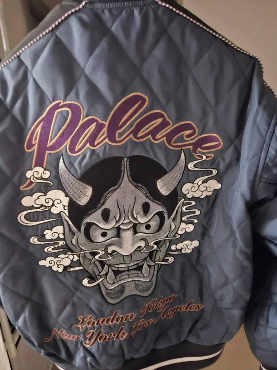 palace 페스티벌 봄버 s 팝니다